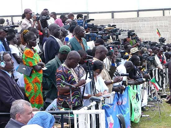 Représentants des médias lors du traité de paix en 2005. (csi)