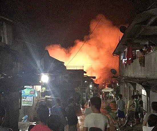 Une ville en flamme : les extrémistes du groupe Maute propagent la violence et le chaos à Marawi. (msn)