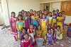 Les filles sont entourées avec amour. Elles habiteront bientôt dans le nouveau foyer situé au Kandhamal. (csi)