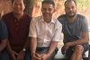 Ils sont infiniment reconnaissants d’avoir pu sortir de prison après six jours : le pasteur Dilli Ram Poudel, Gaurav Shrivastava et Pramod Kafle. (mad)