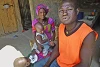 Rebecca et sa famille ont trouvé un refuge dans un camp de réfugiés à Maiduguri. Elle donne toute l’affection d’une mère à son plus jeune enfant, dont le père est pourtant un combattant de Boko Haram. (csi)