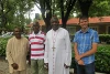 Mgr John Namaqzah Niyring est très actif pour soutenir les chrétiens défavorisés de Kano. Il est ici avec Franco Majok (à gauche) et Joel Veldkamp. (csi)