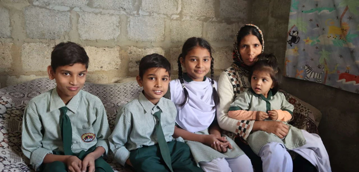 Pakistan | Quatre cents enfants défavorisés issus de familles chrétiennes de journaliers pauvres peuvent aller à l’école où ils reçoivent aussi des repas. C’est un soulagement pour toute la famille et cela leur donne un espoir pour un meilleur avenir. (csi)