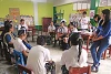 Des groupes de breakdance de l’école IIEE, dans le bidonville de Huaycan, discutent avec INTSOL de leurs activités futures. (csi)