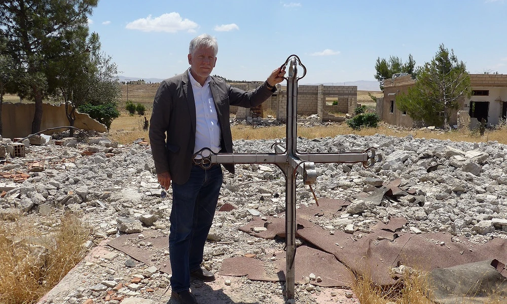 Depuis la Méditerranée jusqu’en Irak, une immense région a été nettoyée religieusement. De nombreuses églises ont été profanées ou détruites, comme ici dans un petit village au bord de la rivière Khabour, au nord-est de la Syrie. (csi)